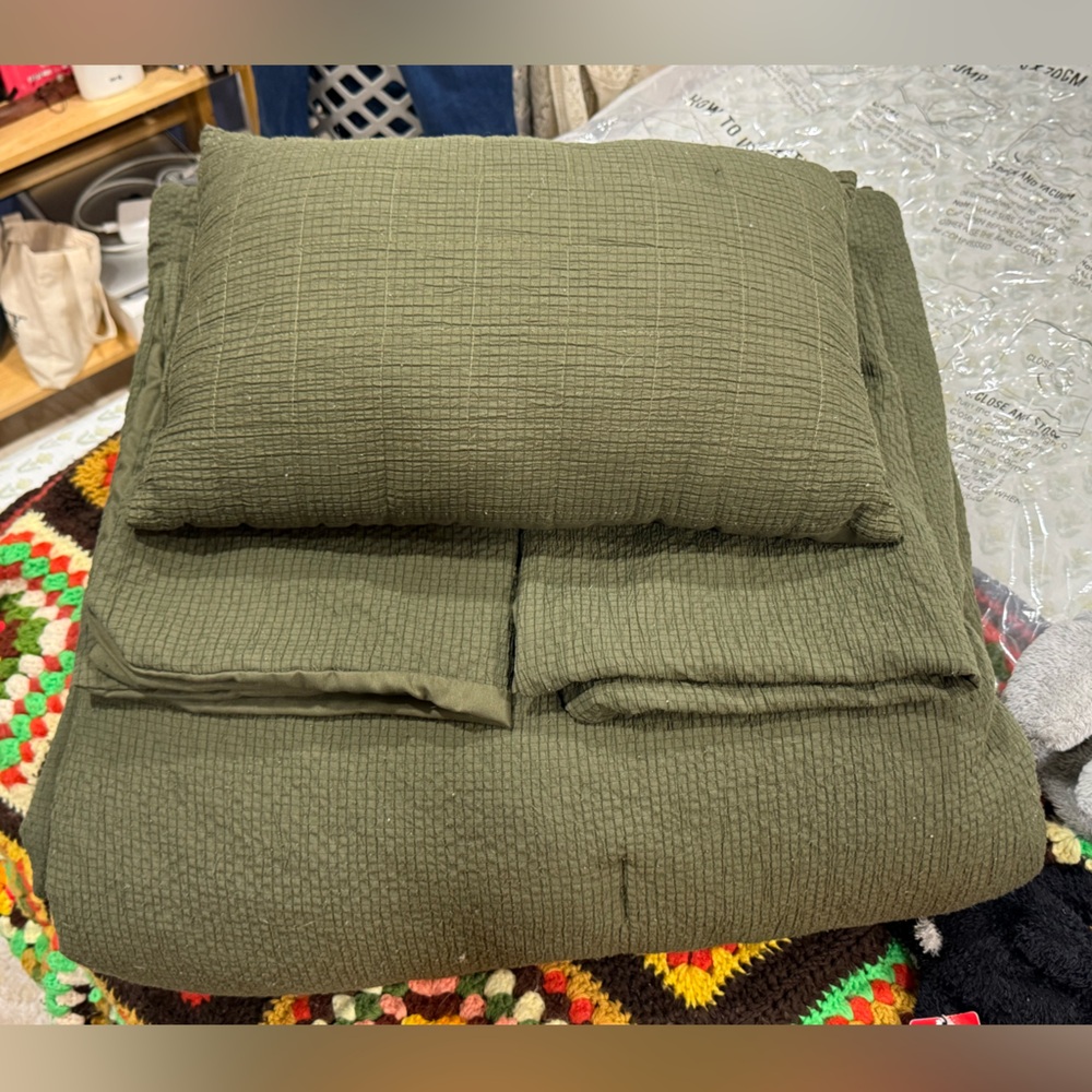 Olive Green Textured Bedding Set